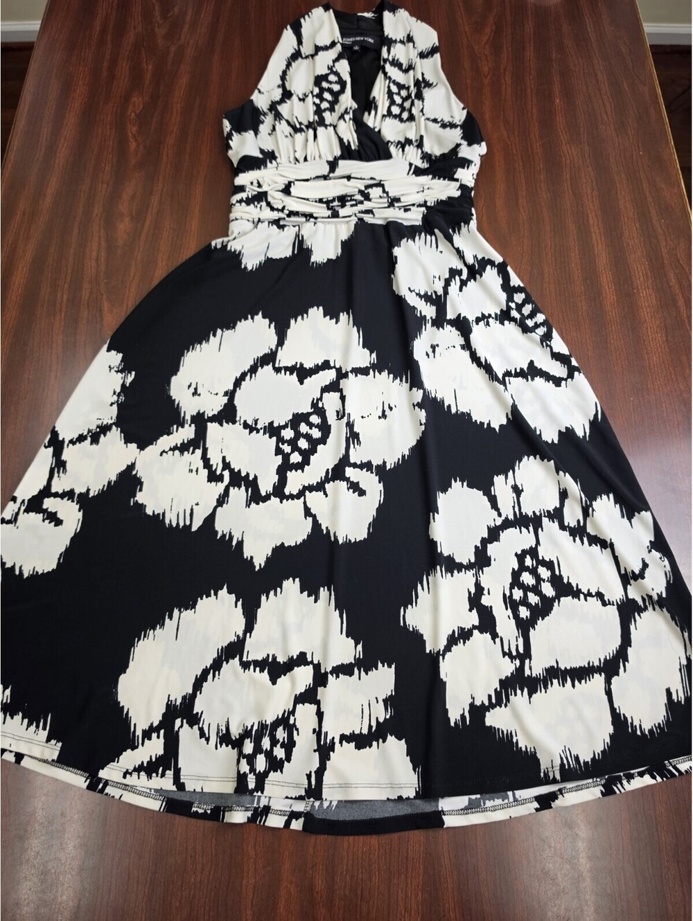 Jones New York Black Ivory Floral Halter Dress Size 6 Midi Cocktail Glam Chic